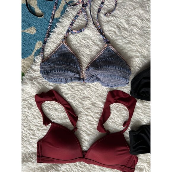 Bikini lot.. 4 bikini tops, 1 bottom and 1 bikini set SMALL - Picture 4 of 12